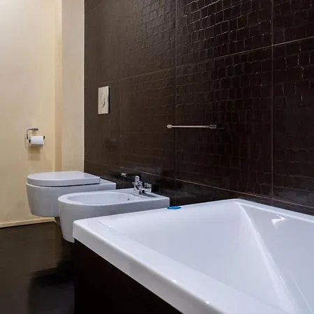 Sweethome Domus 250mq Nel Centro Di Con Vista Sul Teatro