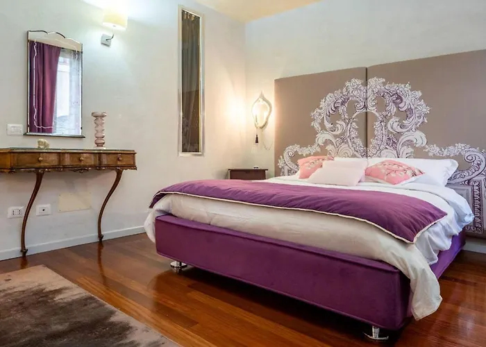 게스트하우스 Sweethome Domus 250mq Nel Centro Di Con Vista Sul Teatro 4*