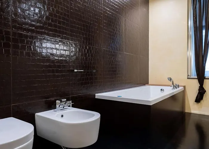 Sweethome Domus 250mq Nel Centro Di Con Vista Sul Teatro 게스트하우스 4*