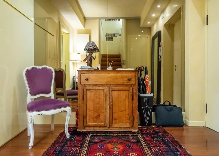 Sweethome Domus 250mq Nel Centro Di Con Vista Sul Teatro 게스트하우스