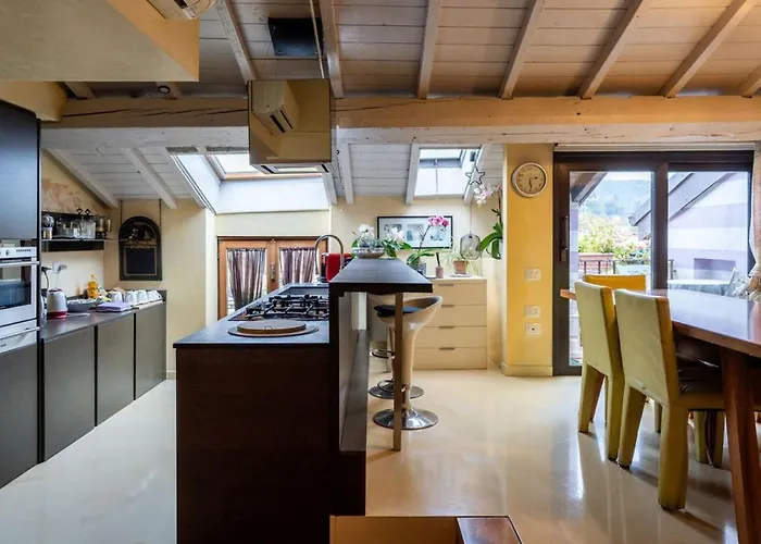 Sweethome Domus 250mq Nel Centro Di Con Vista Sul Teatro 게스트하우스 4*