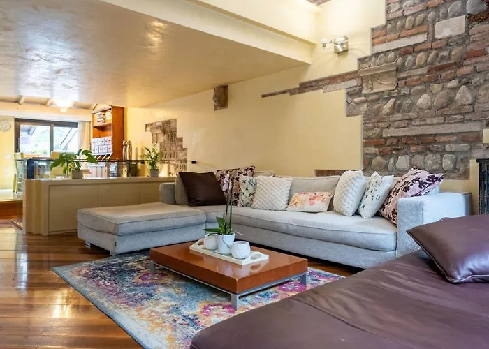 Sweethome Domus 250mq Nel Centro Di Con Vista Sul Teatro