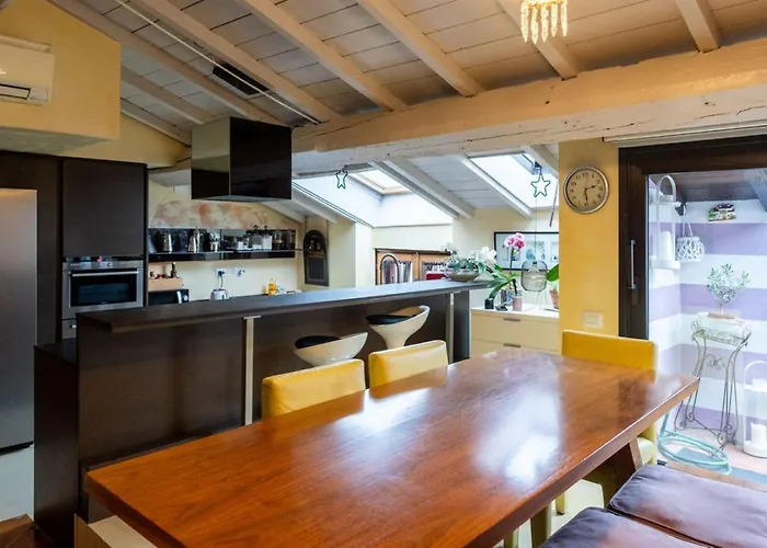 Sweethome Domus 250mq Nel Centro Di Con Vista Sul Teatro