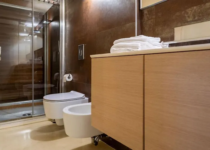 Sweethome Domus 250mq Nel Centro Di Con Vista Sul Teatro 게스트하우스 4*