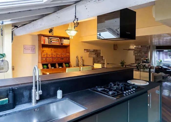 게스트하우스 Sweethome Domus 250mq Nel Centro Di Con Vista Sul Teatro 4*