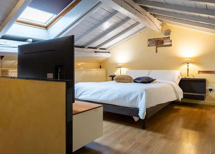 Sweethome Domus 250mq Nel Centro Di Con Vista Sul Teatro 4*