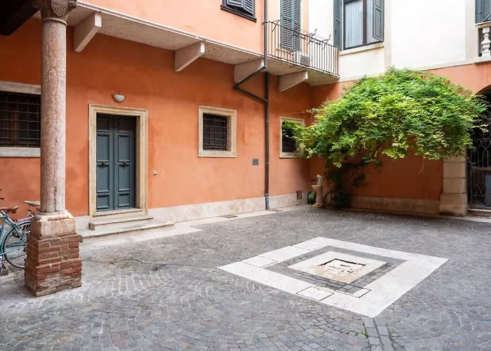 Sweethome Domus 250mq Nel Centro Di Con Vista Sul Teatro 4* 베로나