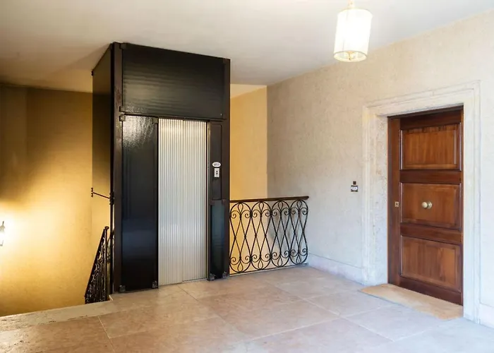 Sweethome Domus 250mq Nel Centro Di Con Vista Sul Teatro